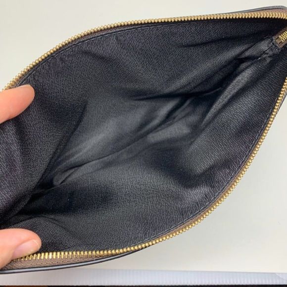 Aritzia Auxiliary Olis Clutch - Picture 5 of 6